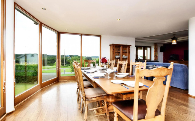 Modern Holiday Home in SchÃ¶nberg with Jacuzzi