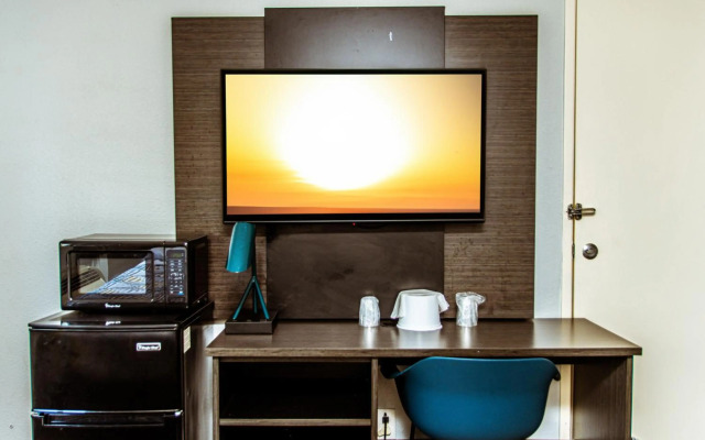 Motel 6 Lantana, FL