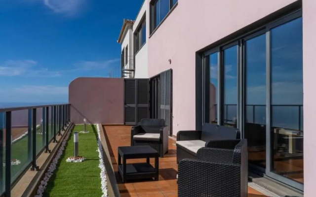 Canhas Views Pool and Barbecue