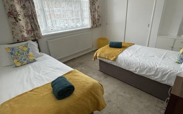 Immaculate 3-bed House in Luton