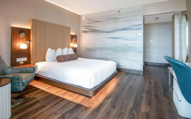 Coast Victoria Hotel & Marina by APA