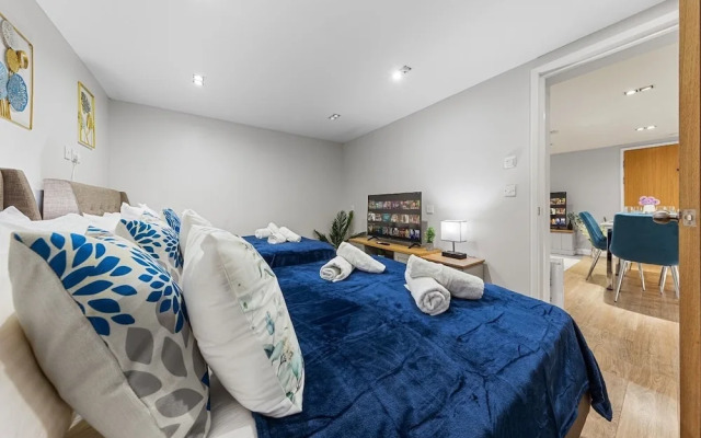 Modern Battersea Suite - London City Retreat