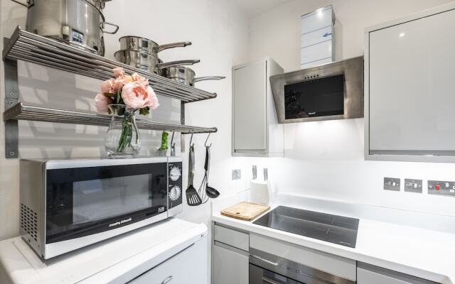 Bright Warwick Chambers Apartment - JPL