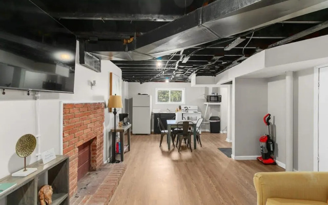 Broadmoor Bungalow - Unit B