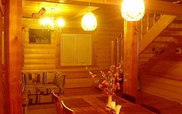 Дом Кольцово в парке Никола-Ленивец