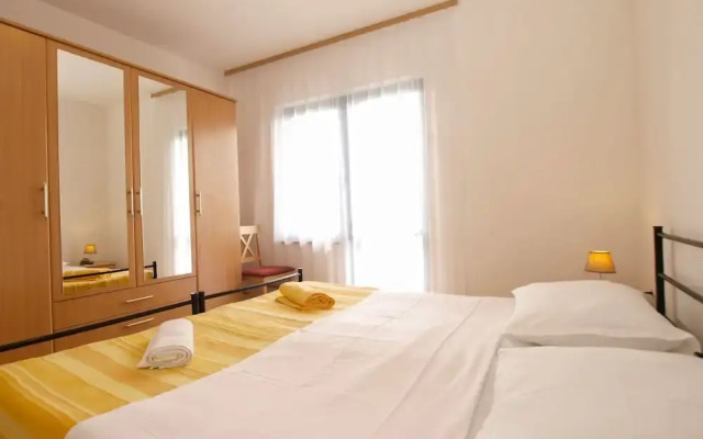 Apartment 1595