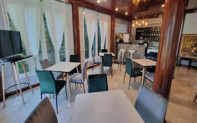 Ruenthai Ayutthaya Resort And Restaurant