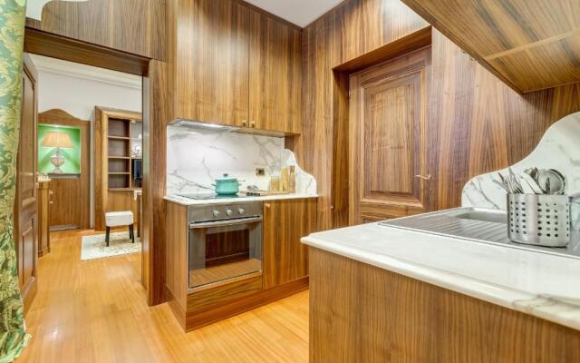 Pantheon Antique Suite