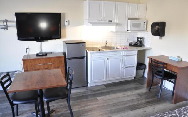 Moonlight Inn and Suites