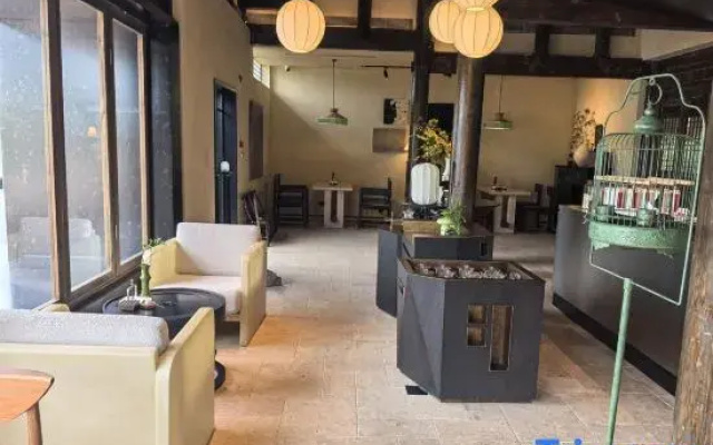 Qilai Manor Hotel (Lizhuang Ancient Town)