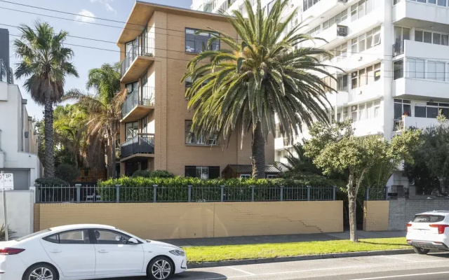 Seaside 1-bed Stay Near Cafes & Attractions