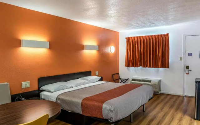 Motel 6 Thornton, CO