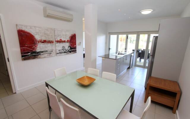 Beachside Apartment 5