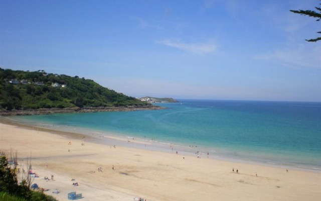 Modern Apartment in Carbis Bay Near Beach