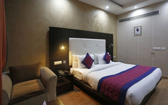 OYO 10968 Hotel Almati 1
