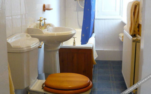 Silver Lining - Mile Apartments