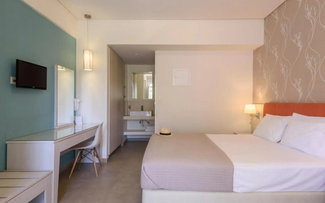 Poseidon Studios & Apartments