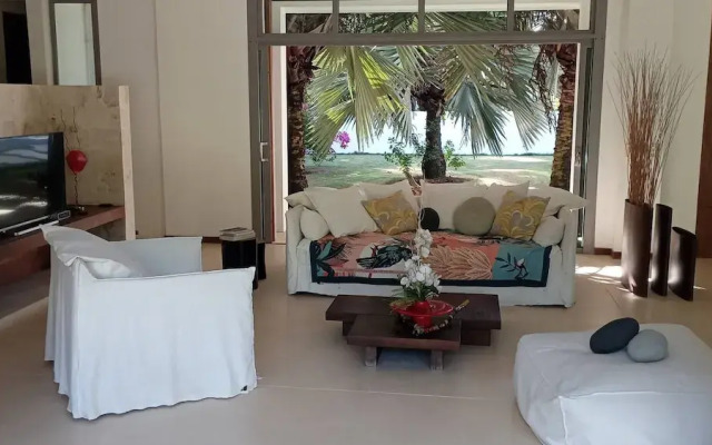 Villa Joyosa- Las Terrenas Beachfront Villa