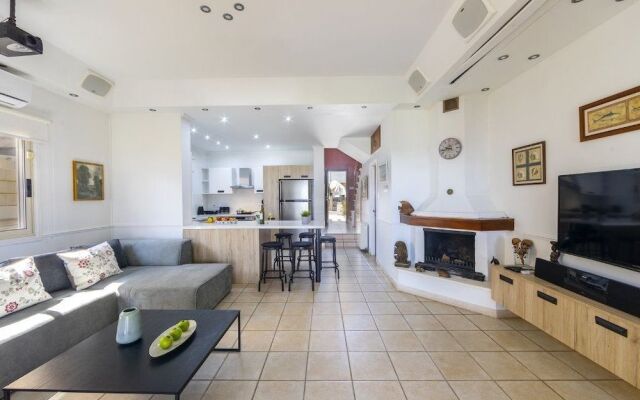 Meneou Beachfront Villa 5