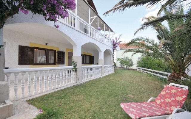 Stunning Home in Marina With Wifi and 2 Bedrooms