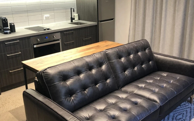 Timber Door Luxury Accommodation Geelong