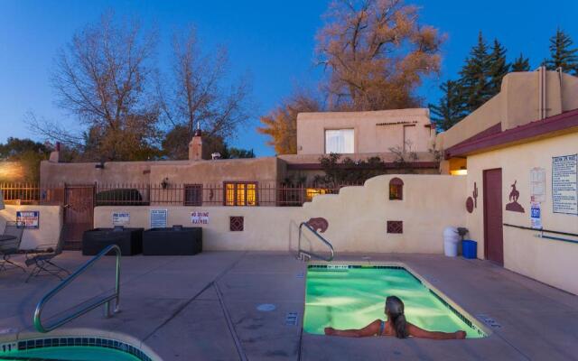 El Pueblo Lodge