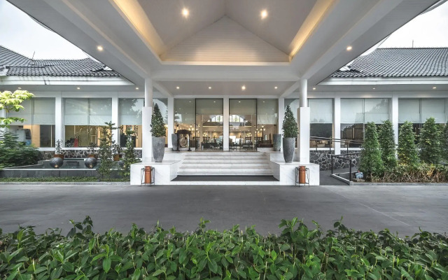 Lido Lake Resort By MNC Hotel