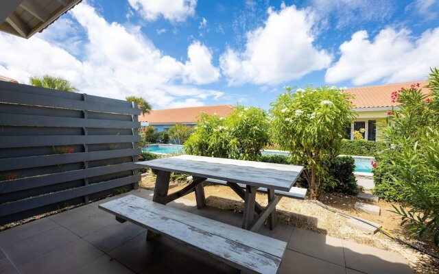 Charming 2BR Apt With Tropical Garden Pool