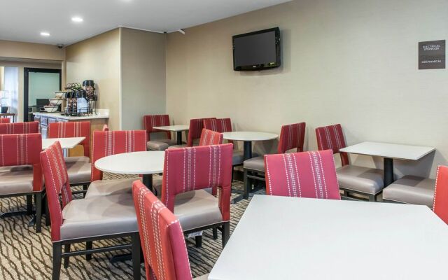 Holiday Inn Express And Suites Napoleon