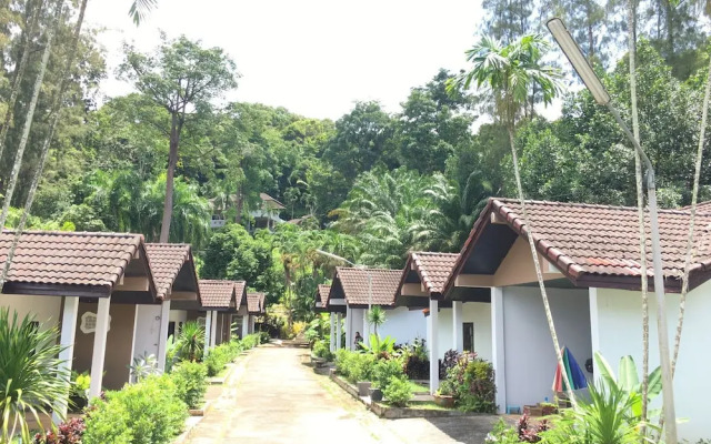 The Delight Pine Tree Village