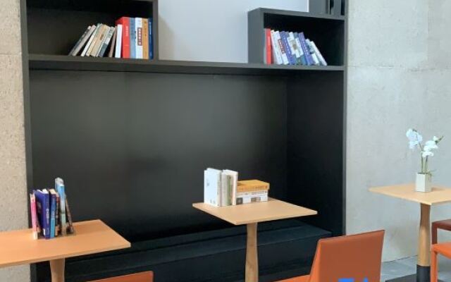 Nanjing Olympic Sports Expo Center UEASY Hotel