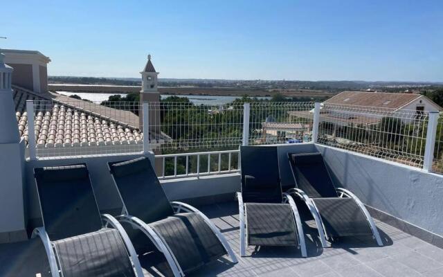 Spacious Villa. Large Rooftop. 4 Bedroom Sleeps 8