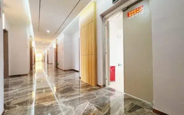 Shengweiyasenyang Hotel (Nongmo Lake Park Branch)