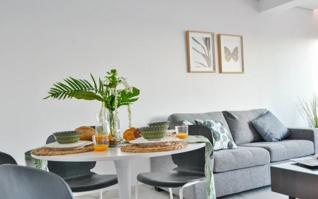 Phaedrus Living Seaview Luxury Marina Court 213