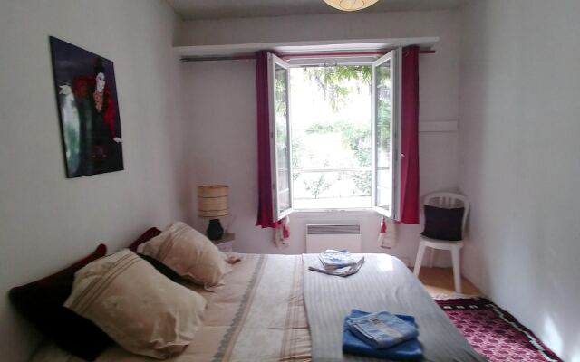 House With one Bedroom in Montreuil, With Enclosed Garden and Wifi