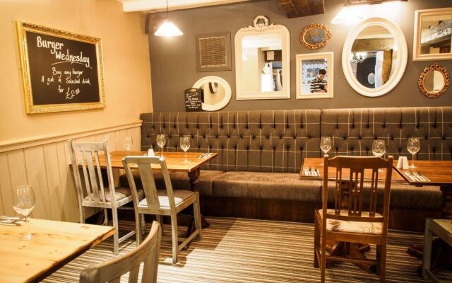 Cross Roads Hotel by Greene King Inns