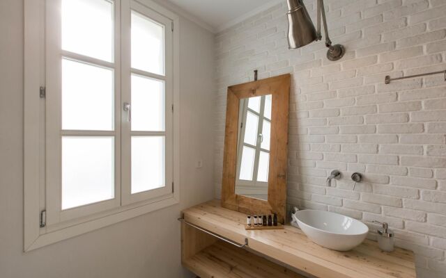Amymone Suites