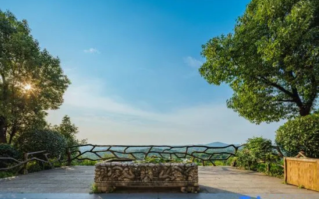 Huazhu Luxury · Yixing Xinran Bieyuan (Yunhu Scenic Area Store)