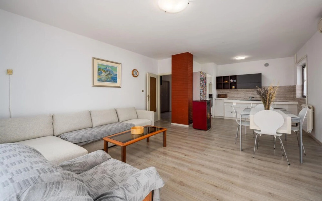 Stunning Home in Porec With 4 Bedrooms, Wifi and Outdoor Swimming Pool - Hotel in Porec - Photo 4