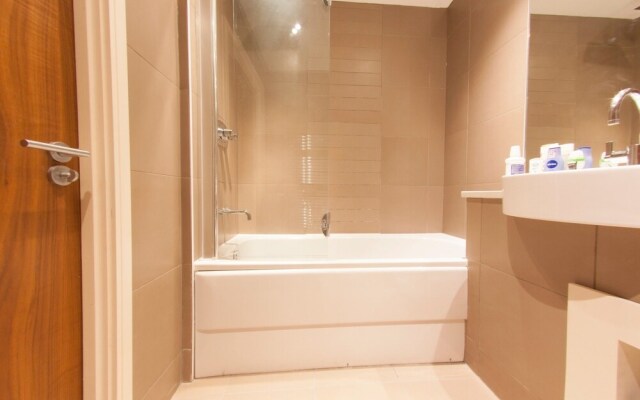 Elegant, Modern Flat in Central London, For 4