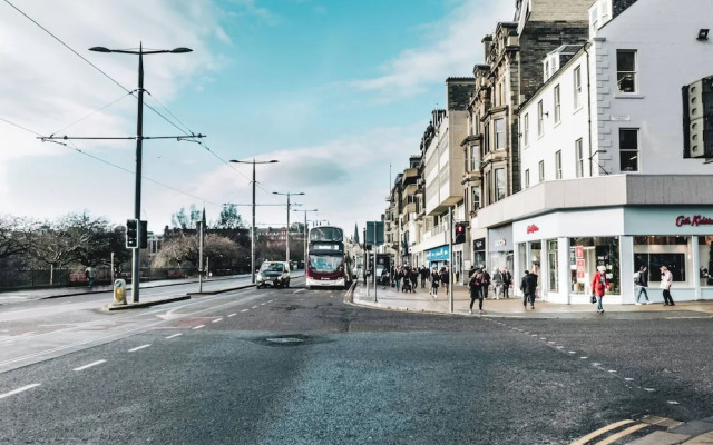 Peaceful City Retreat in Edinburgh's Heart