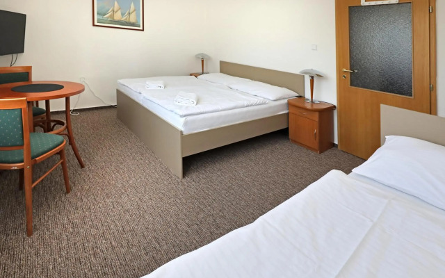 Hotel Laguna Slapy