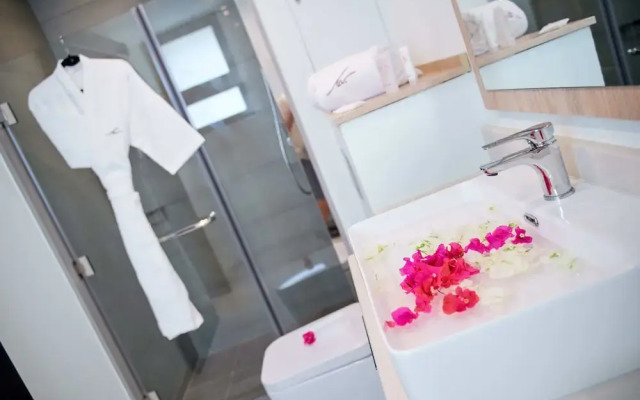 Ocean Legends Beachfront Suites