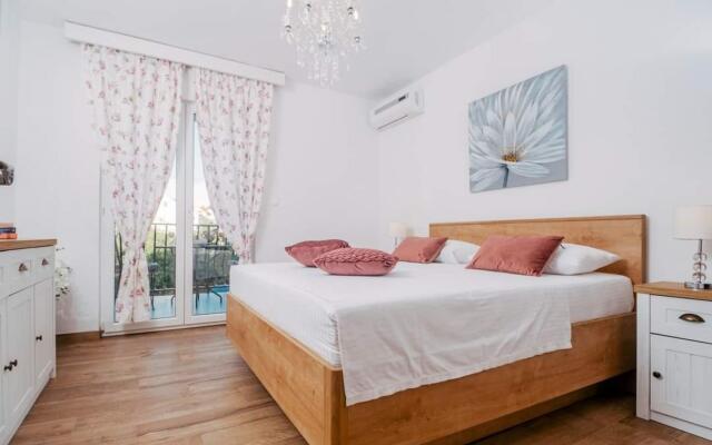 Sandra - quiet & close to the beach - SA1(2)