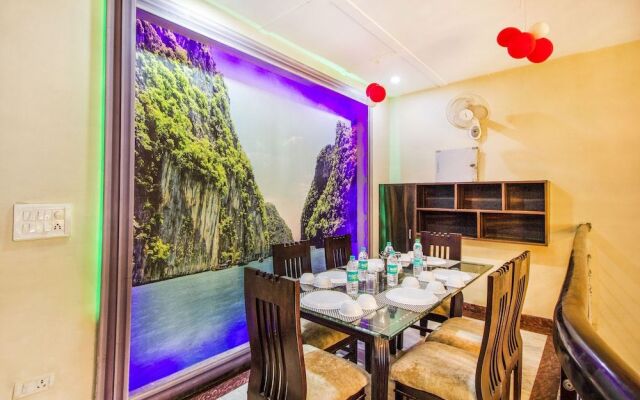 FabHotel Queen Palace