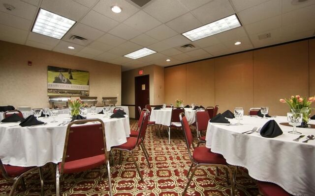 Best Western Plus University Inn Steubenville - CLOSED