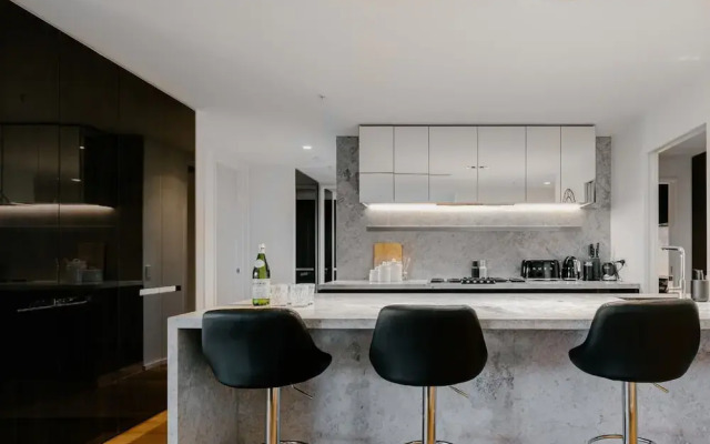 Luxury Melbourne With Albert Park Views