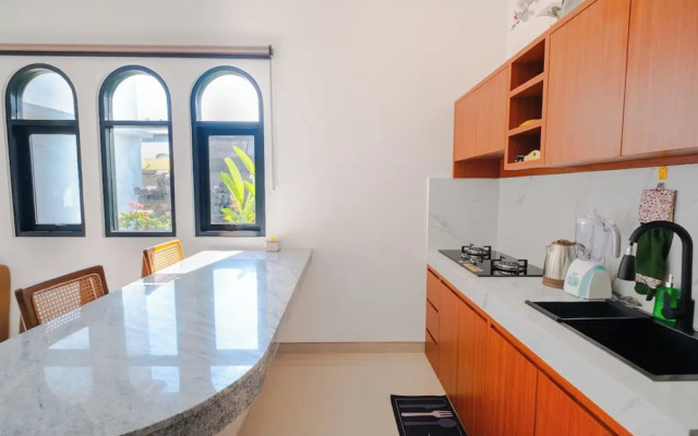 Crystal Flow Guest House & Apartment Canggu