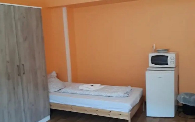2-Rent Group Hostel Rooms&Apartments TUB19A