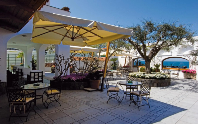 Hotel La Scogliera